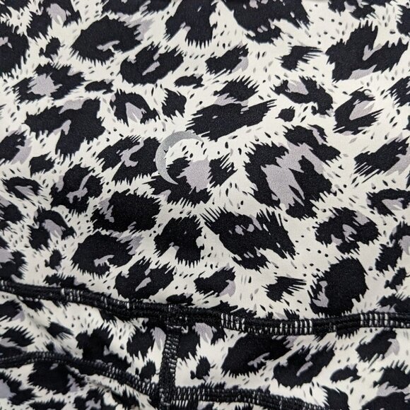 ZYIA | Snow Leopard Brilliant 7/8 Leggings - Picture 9 of 11